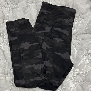Athleta Ultimate Camo 7/8 Tights in Dark Gray